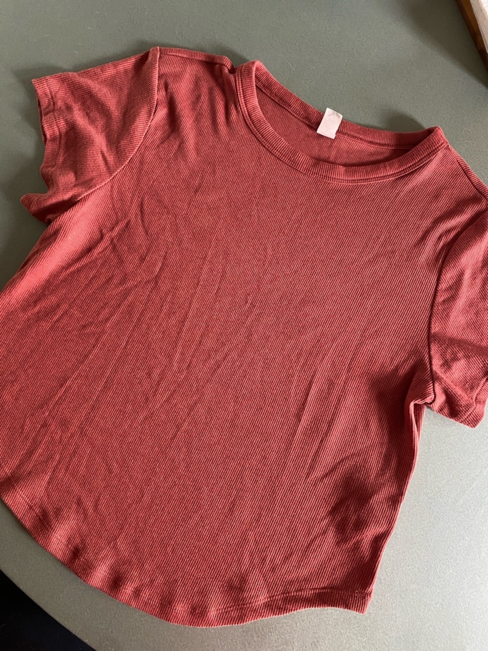 Old Navy Ribbed Short-Sleeve Tee in Rust